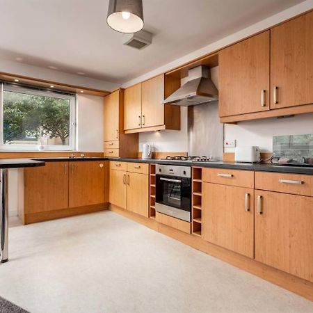 Walker Suite No 60 - Donnini Apartments Kilmarnock Esterno foto