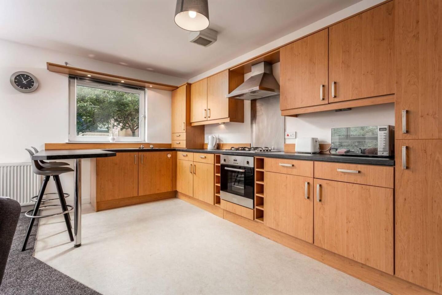 Walker Suite No 60 - Donnini Apartments Kilmarnock Esterno foto
